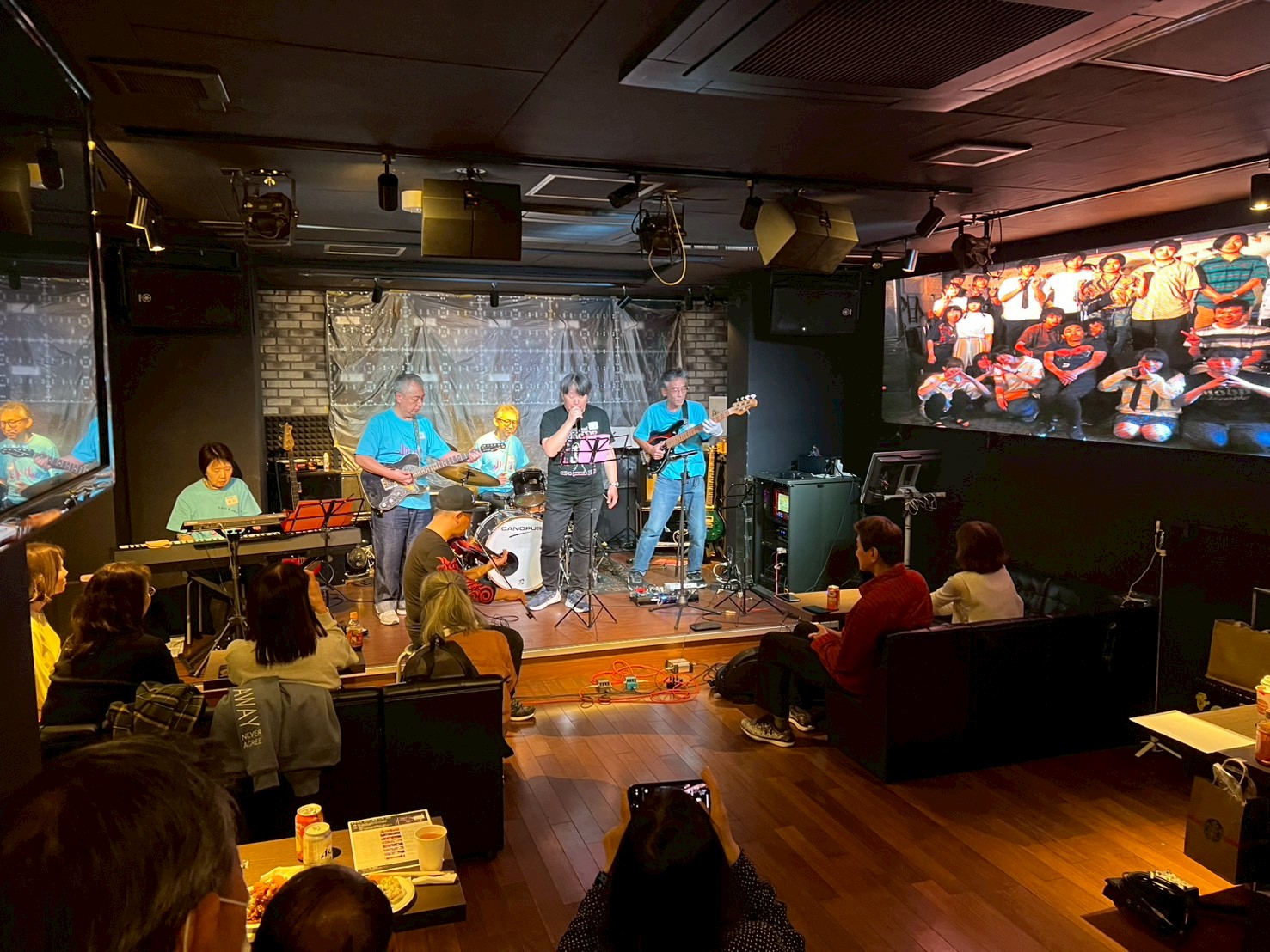 �N���b�N����Ɗg��ʐ^������܂�