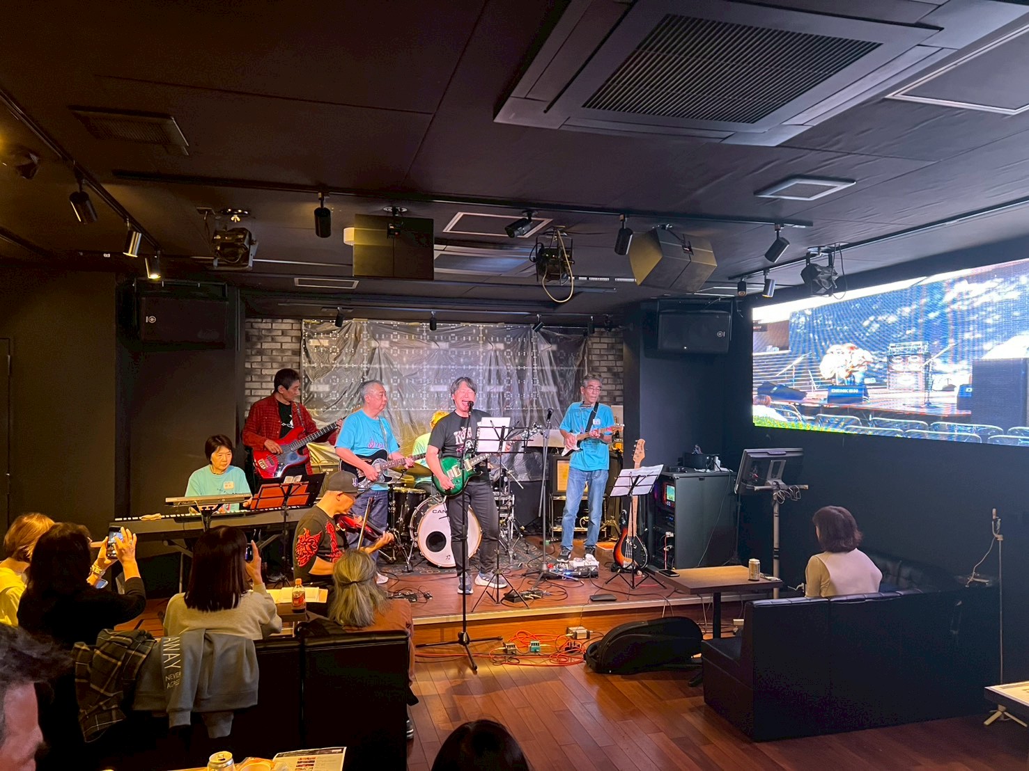 �N���b�N����Ɗg��ʐ^������܂�